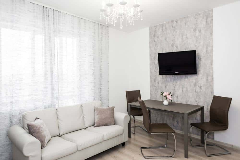 2-комнатная квартира посуточно в Екатеринбурге, ул. Репина, 52