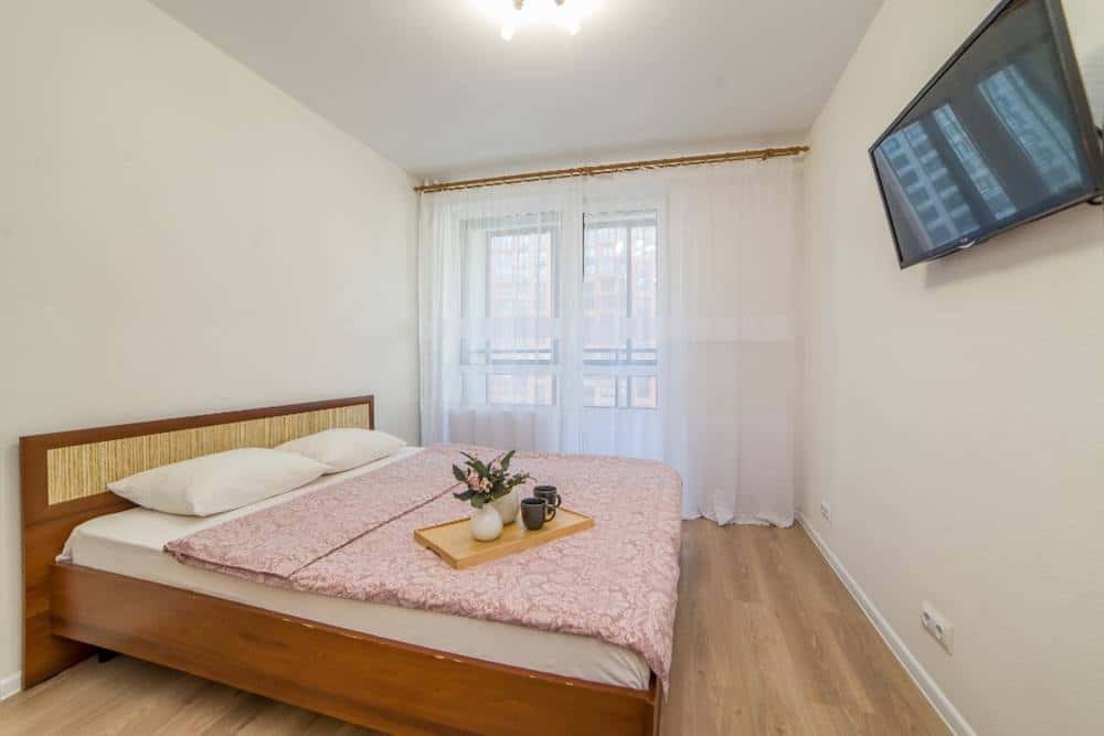 2-комнатная квартира посуточно в Екатеринбурге, Космонавтов, 11в 5