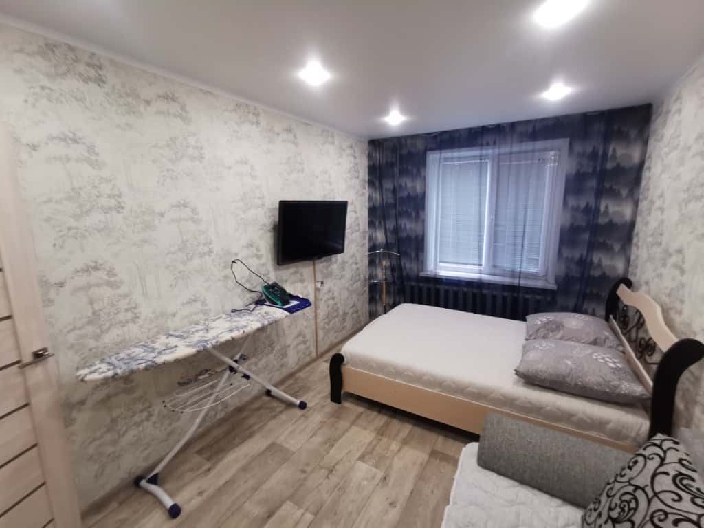 2-комнатная квартира посуточно, Нижнекамск, Шинников 5 8