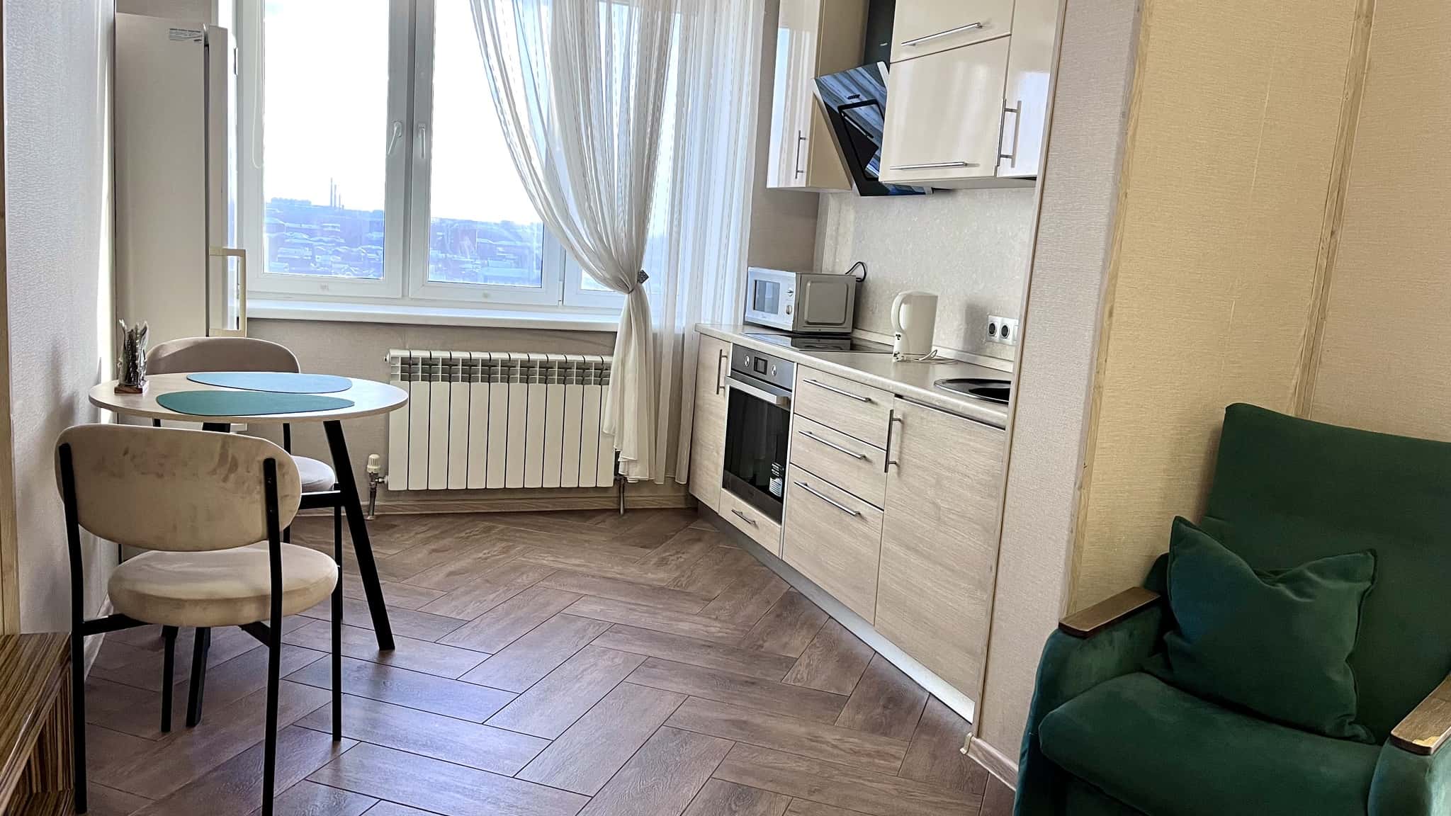 2-комнатная квартира посуточно, Омск, 10 лет октября 138к2 8