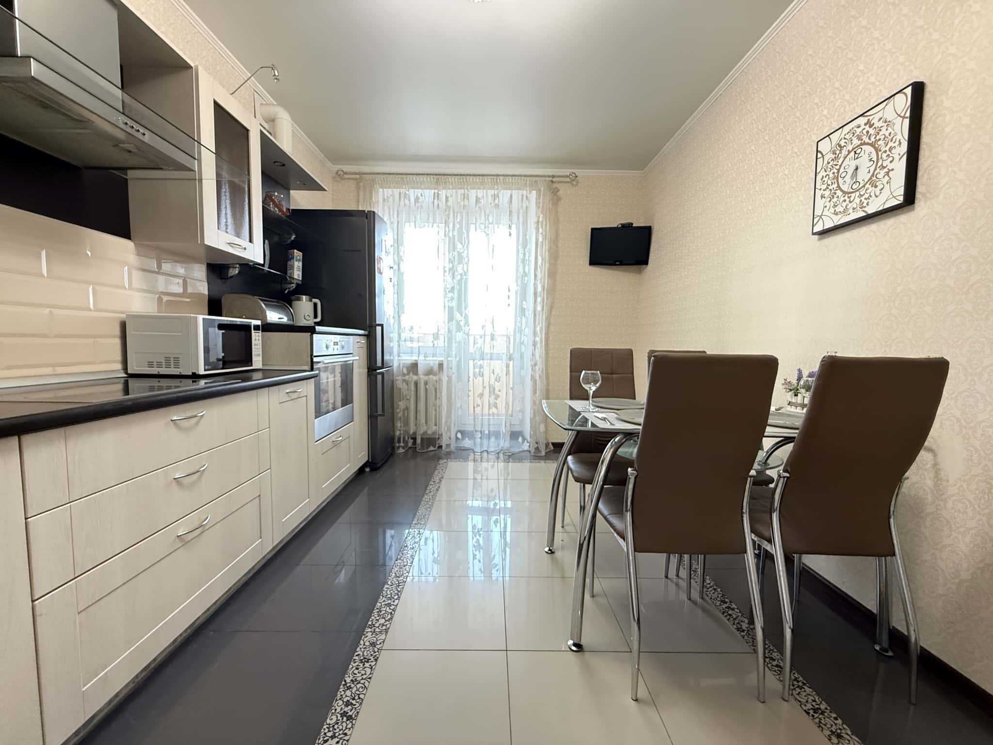 3-комнатная квартира посуточно, Тюмень, ул. Циолковского, д. 9к1 4