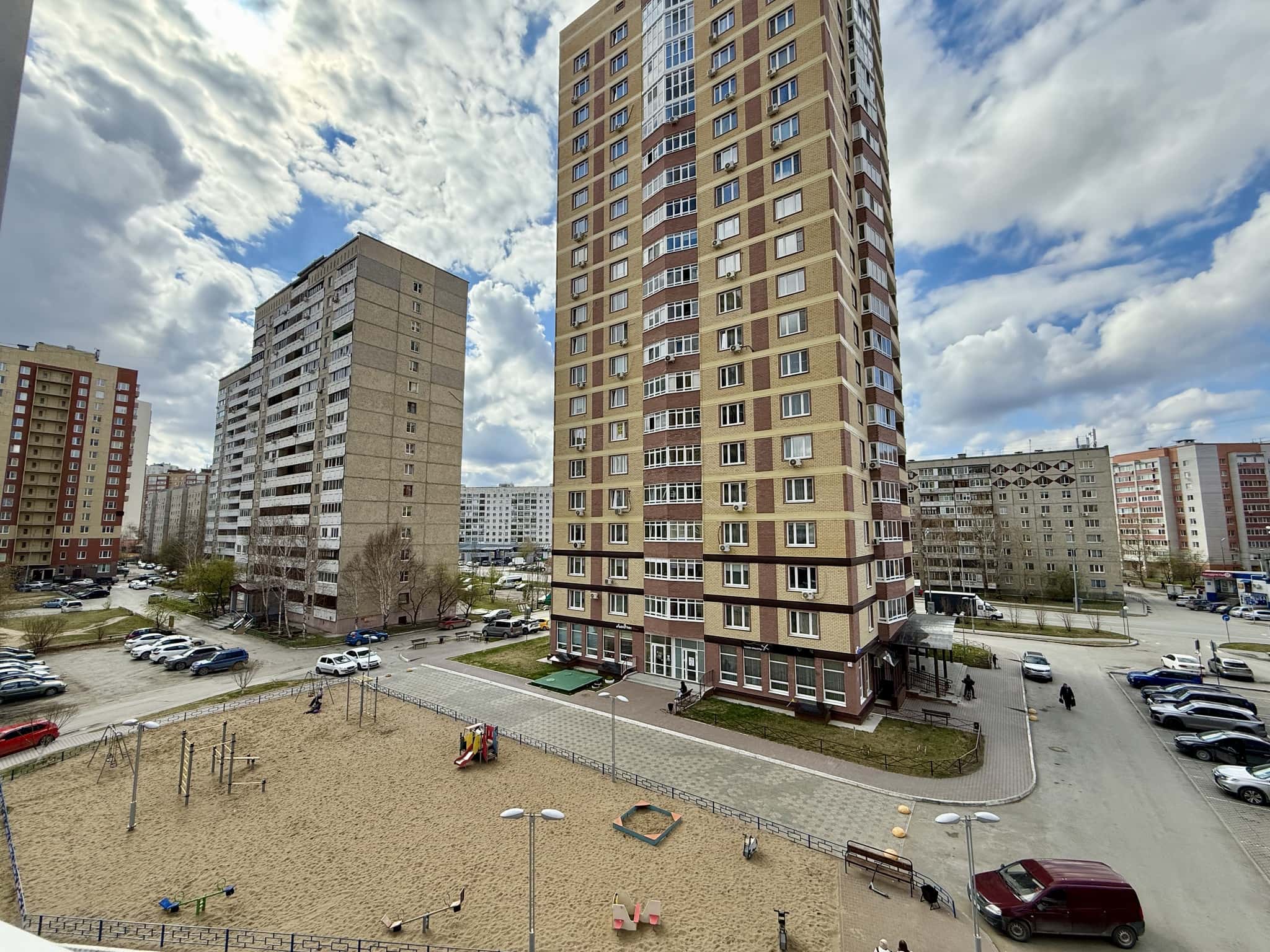 1-комнатная квартира посуточно, Тюмень, Заречный проезд, д. 39Ак2 5