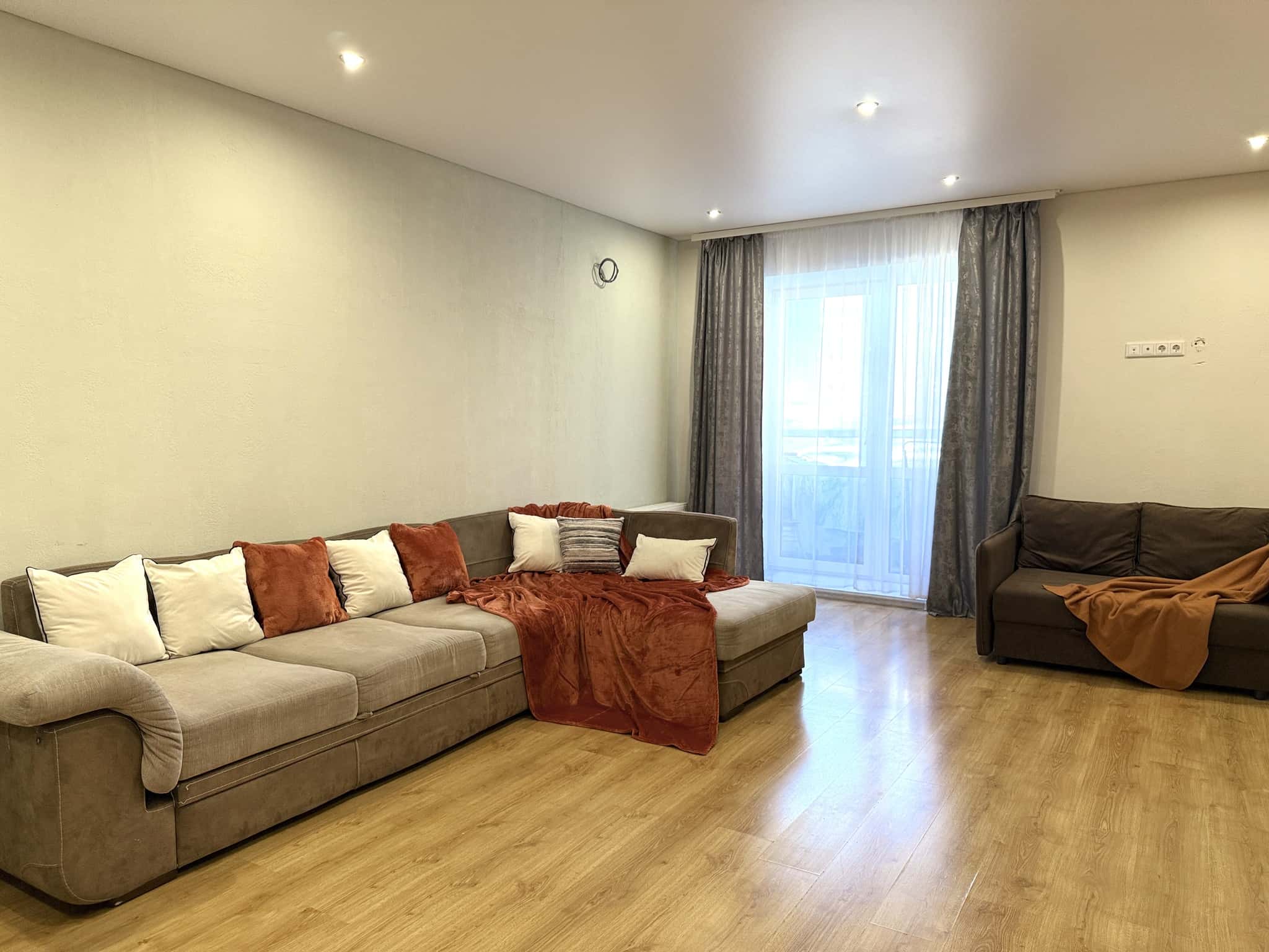 2-комнатная квартира посуточно, Тюмень, ул. Мельникайте, д. 150 2