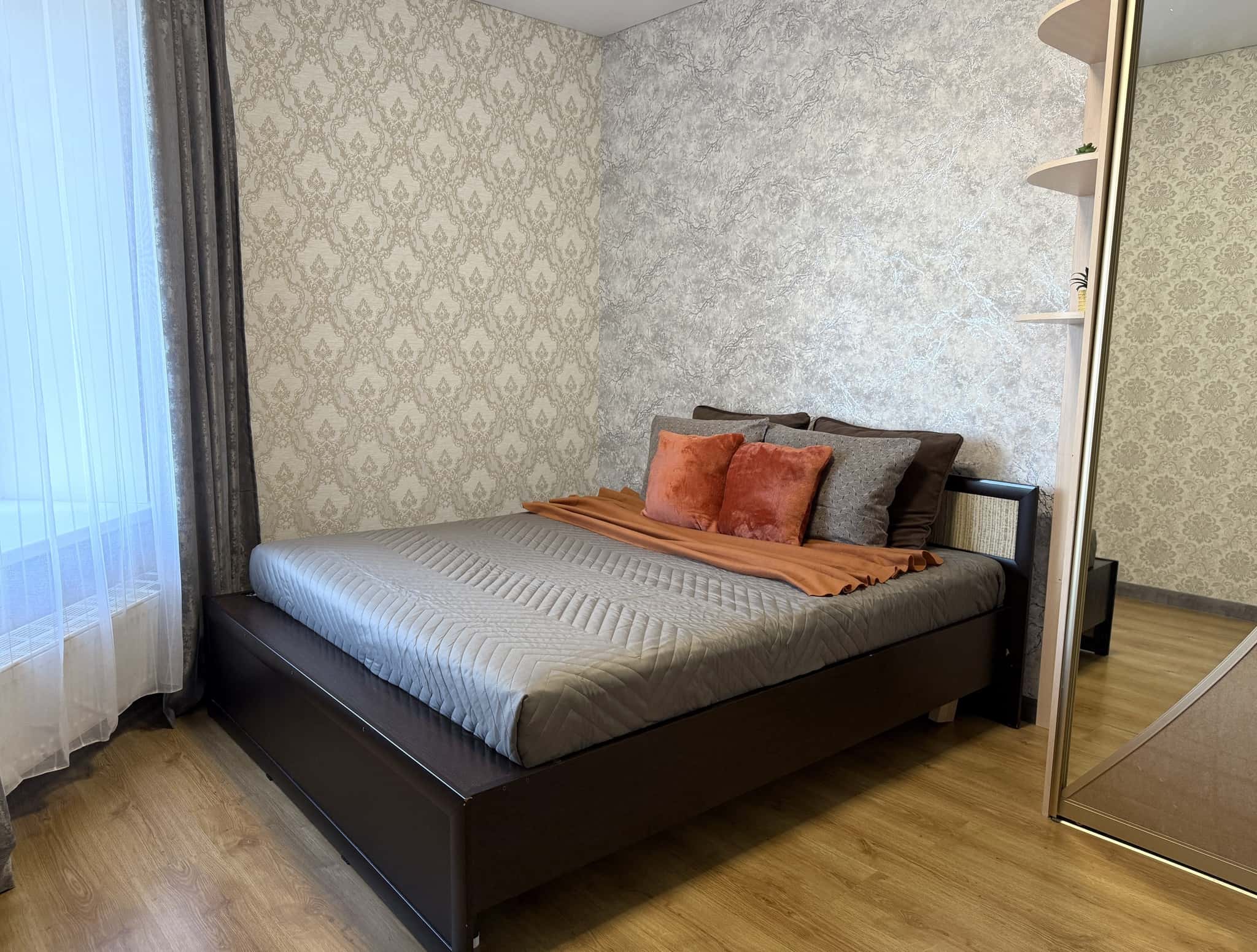 2-комнатная квартира посуточно, Тюмень, ул. Мельникайте, д. 150 — ул. Мельникайте, д. 150