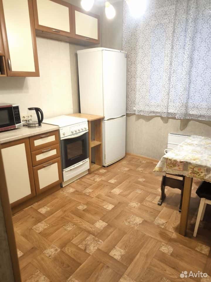 1-комнатная квартира посуточно, Москва, Вильнюсская ул., 15 8