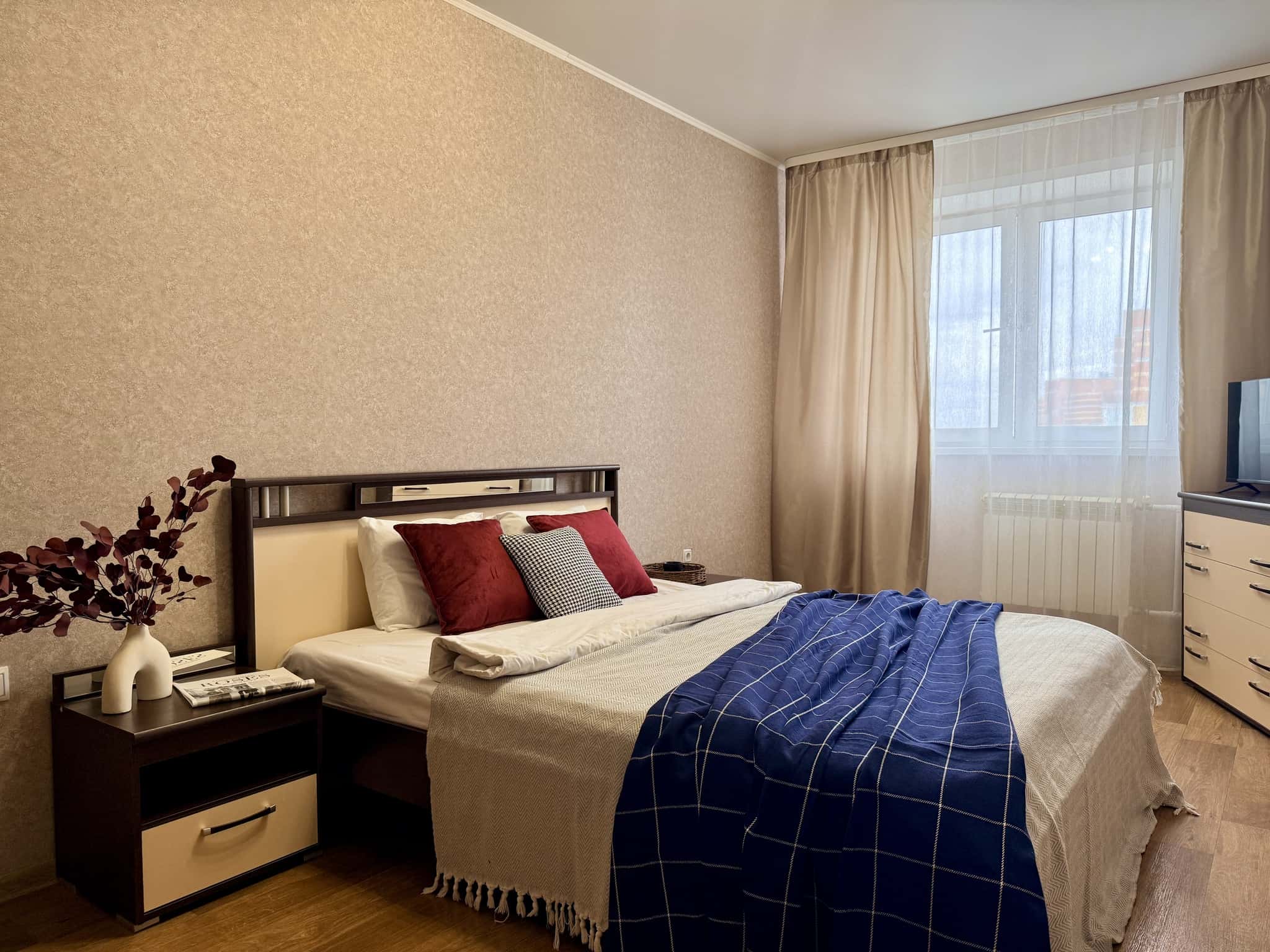 1-комнатная квартира посуточно, Тюмень, ул. Николая Зелинского, д. 1к1 — ул. Николая Зелинского, д. 1к1