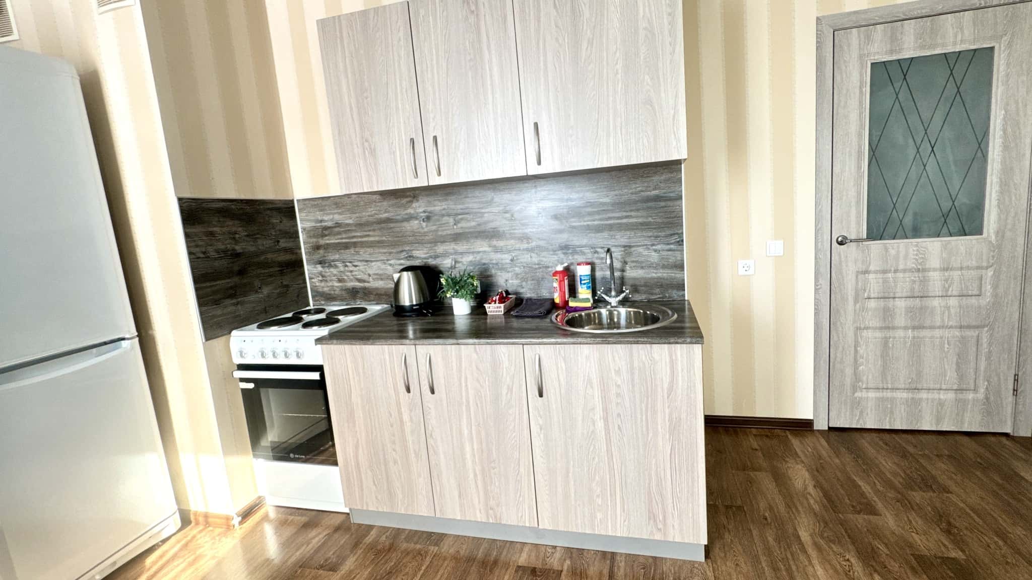 Квартира-студия посуточно, Ульяновск, пр-т Ливанова, 4 7