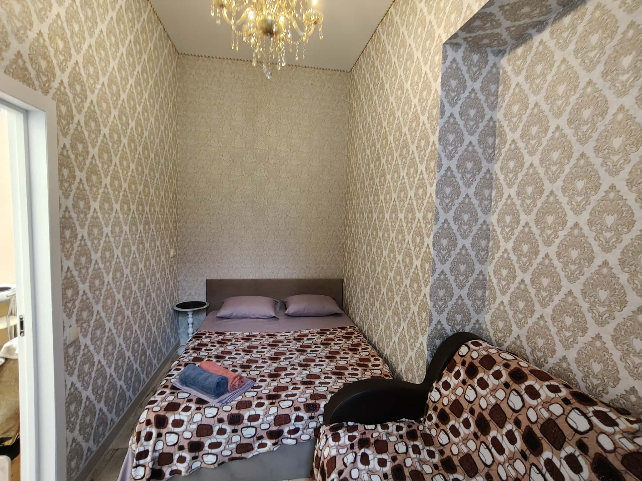 2-комнатная квартира посуточно, Таганрог, ул. Ленина, 157 3