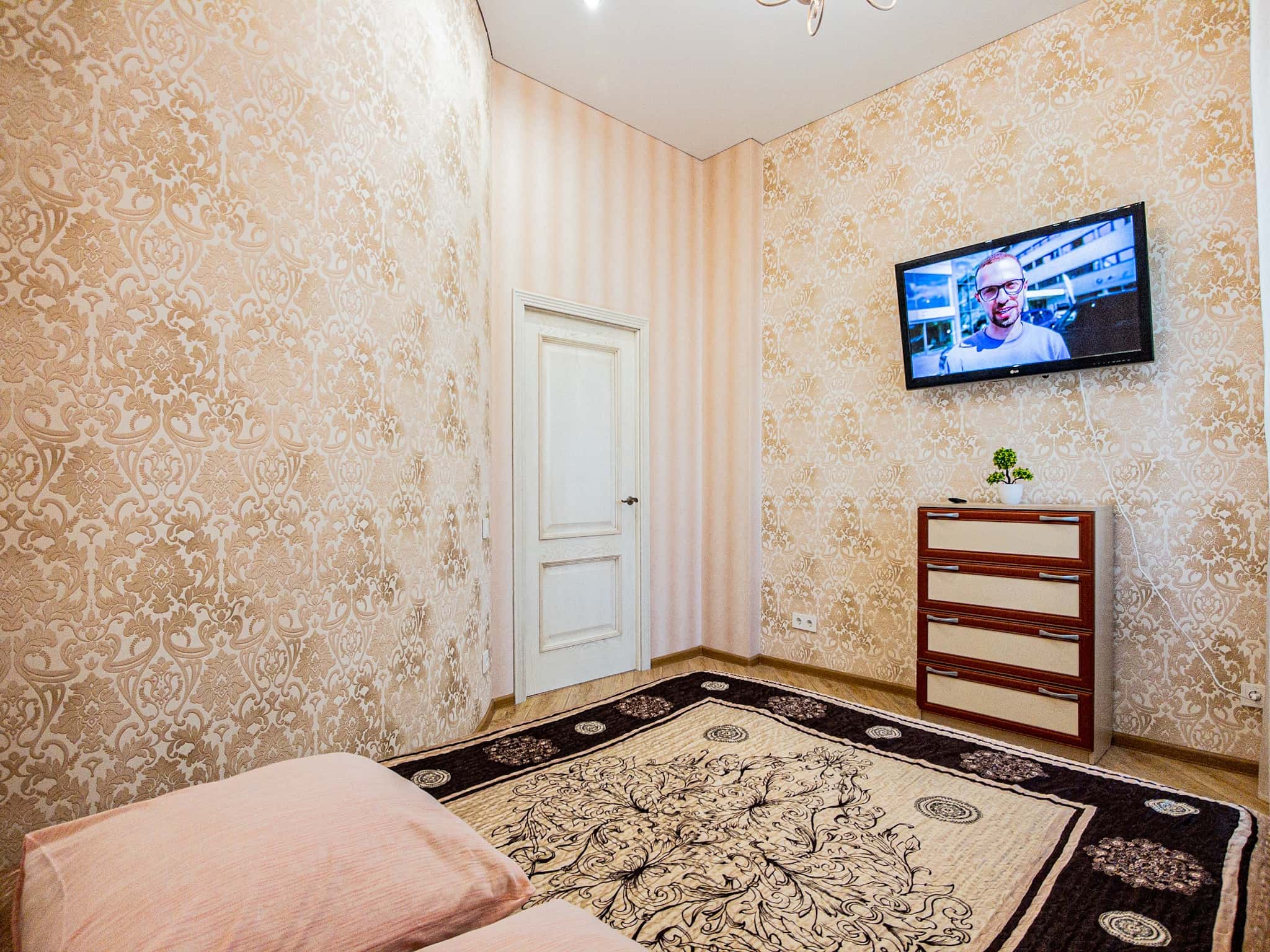 2-комнатная квартира посуточно, Смоленск, Коммунистическая ул., 5 2