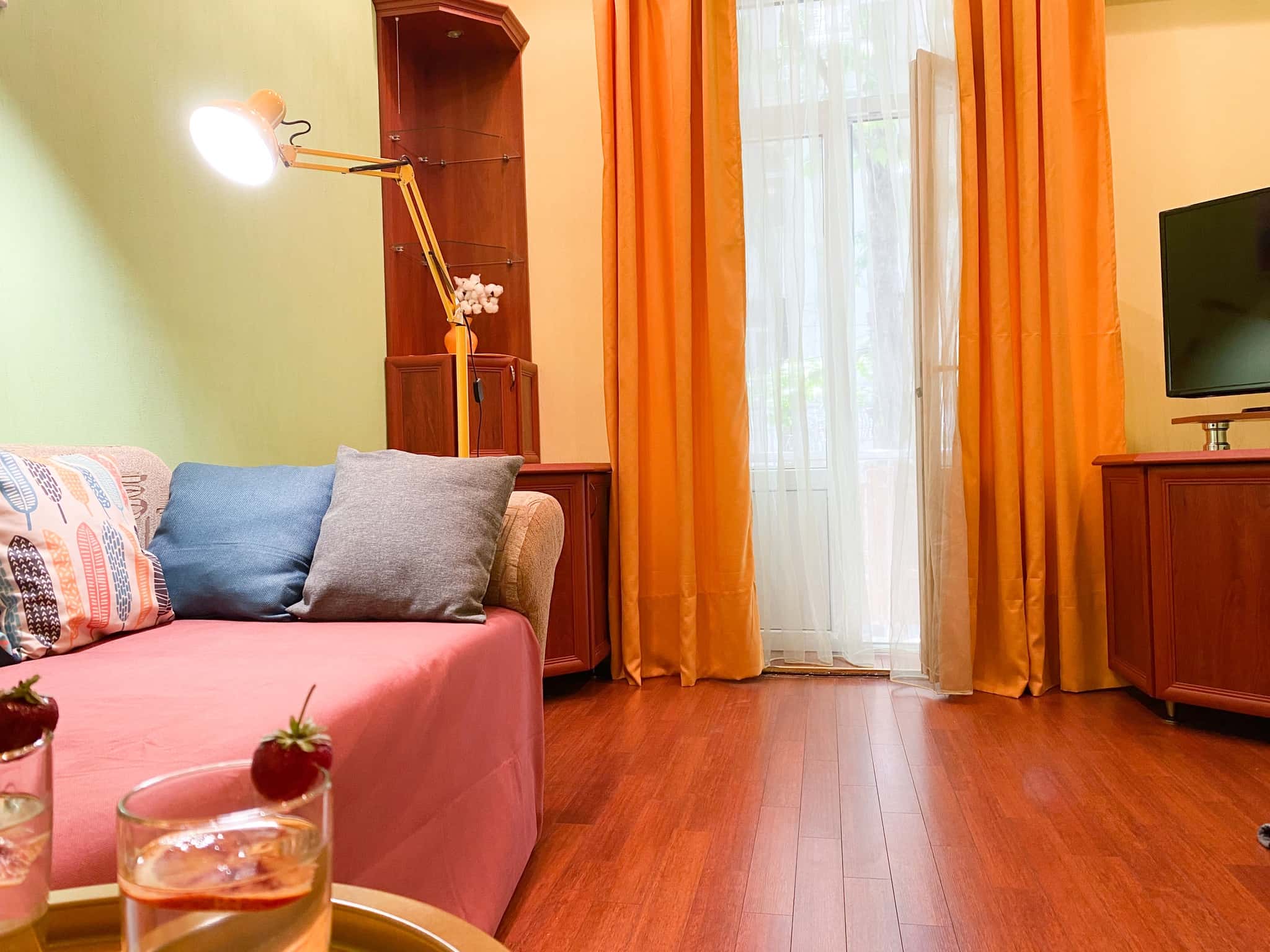 2-комнатная квартира посуточно, Севастополь, ул. Маяковского, 6 6