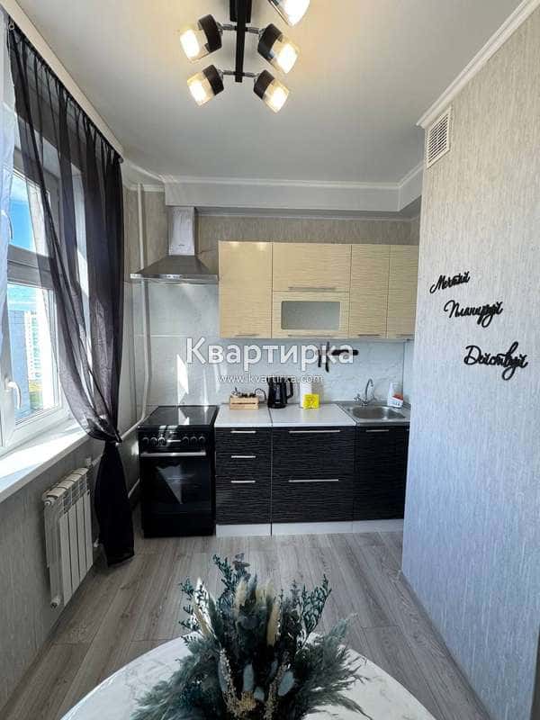 1-комнатная квартира посуточно, Нижневартовск, ул. Чапаева, 15к1 5