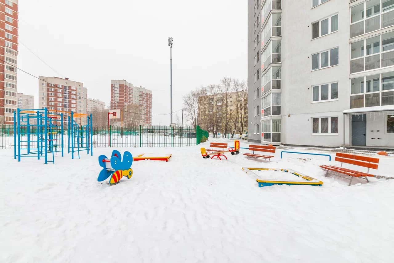 Снять квартиру-студию в Екатеринбурге у метро Проспект Космонавтов (Парниковая 6) 3