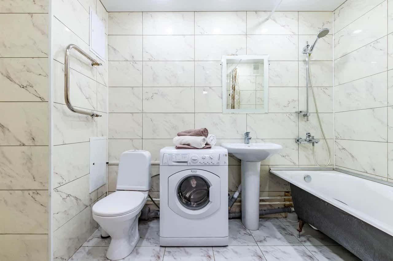 Снять 2-к квартиру в Екатеринбурге, м. Уралмаш, Трамвайный переулок Посуточно 11