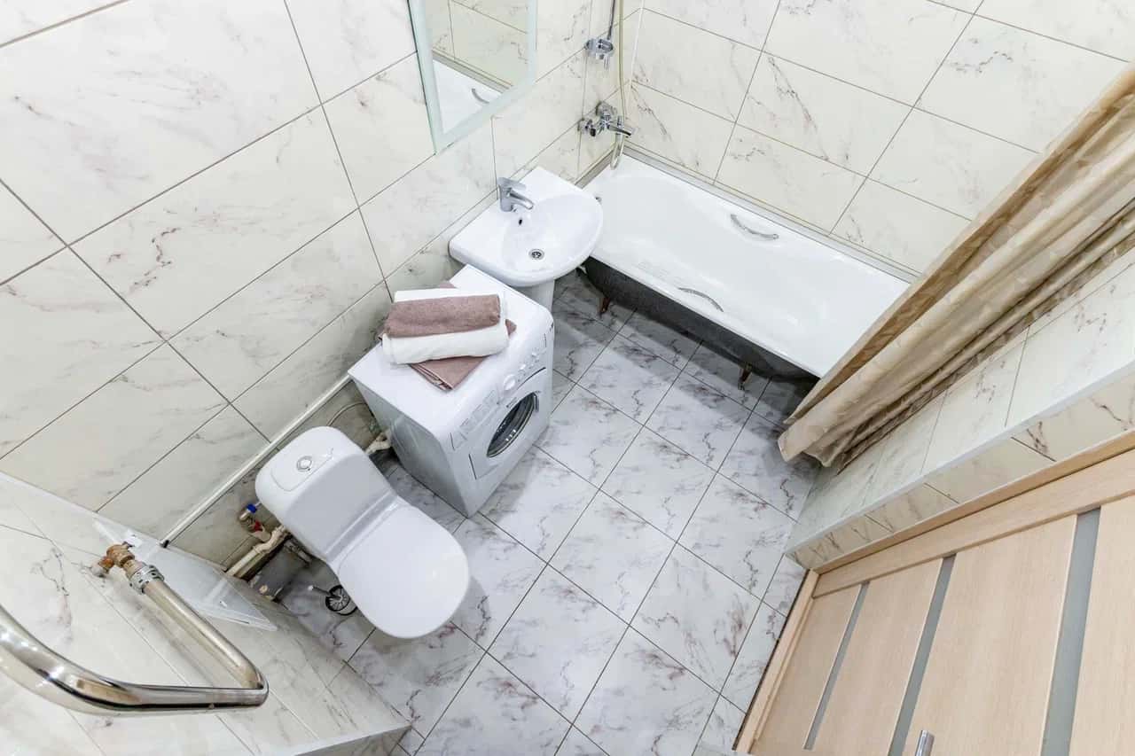 Снять 2-к квартиру в Екатеринбурге, м. Уралмаш, Трамвайный переулок Посуточно 12