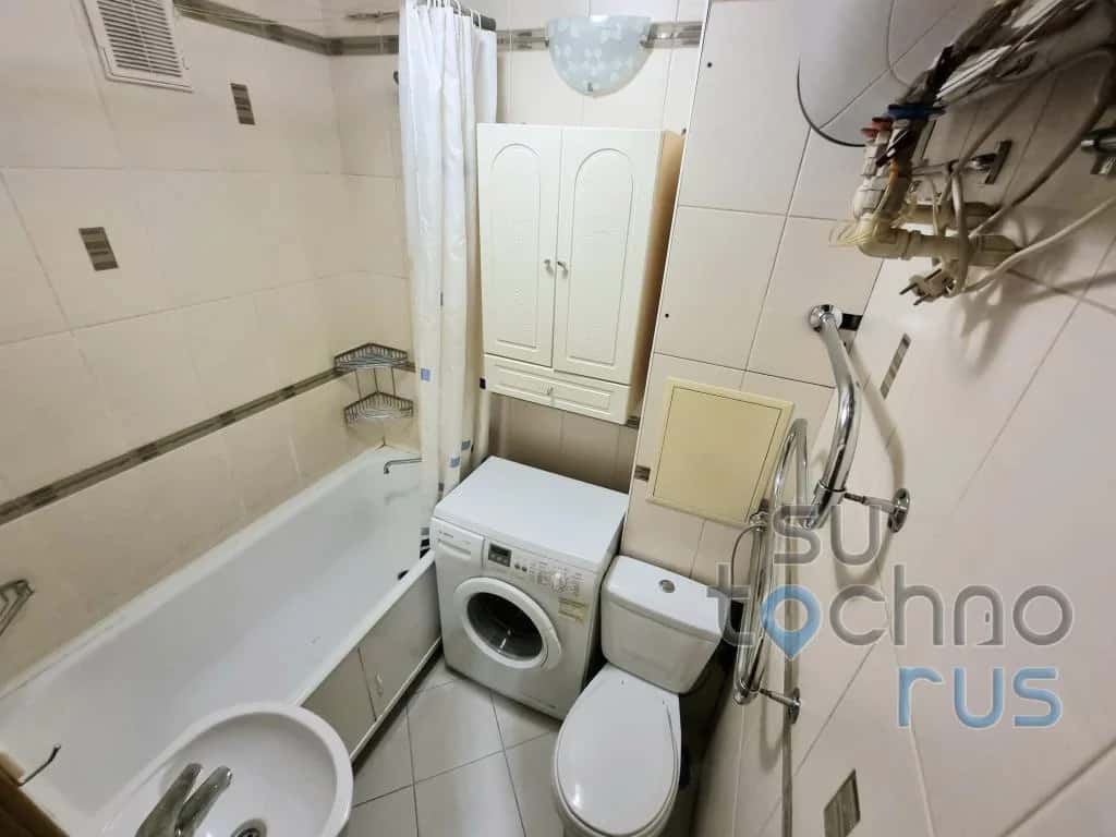 Снять квартиру на сутки в Хабаровске у площади Ленина (Шеронова 54) 12