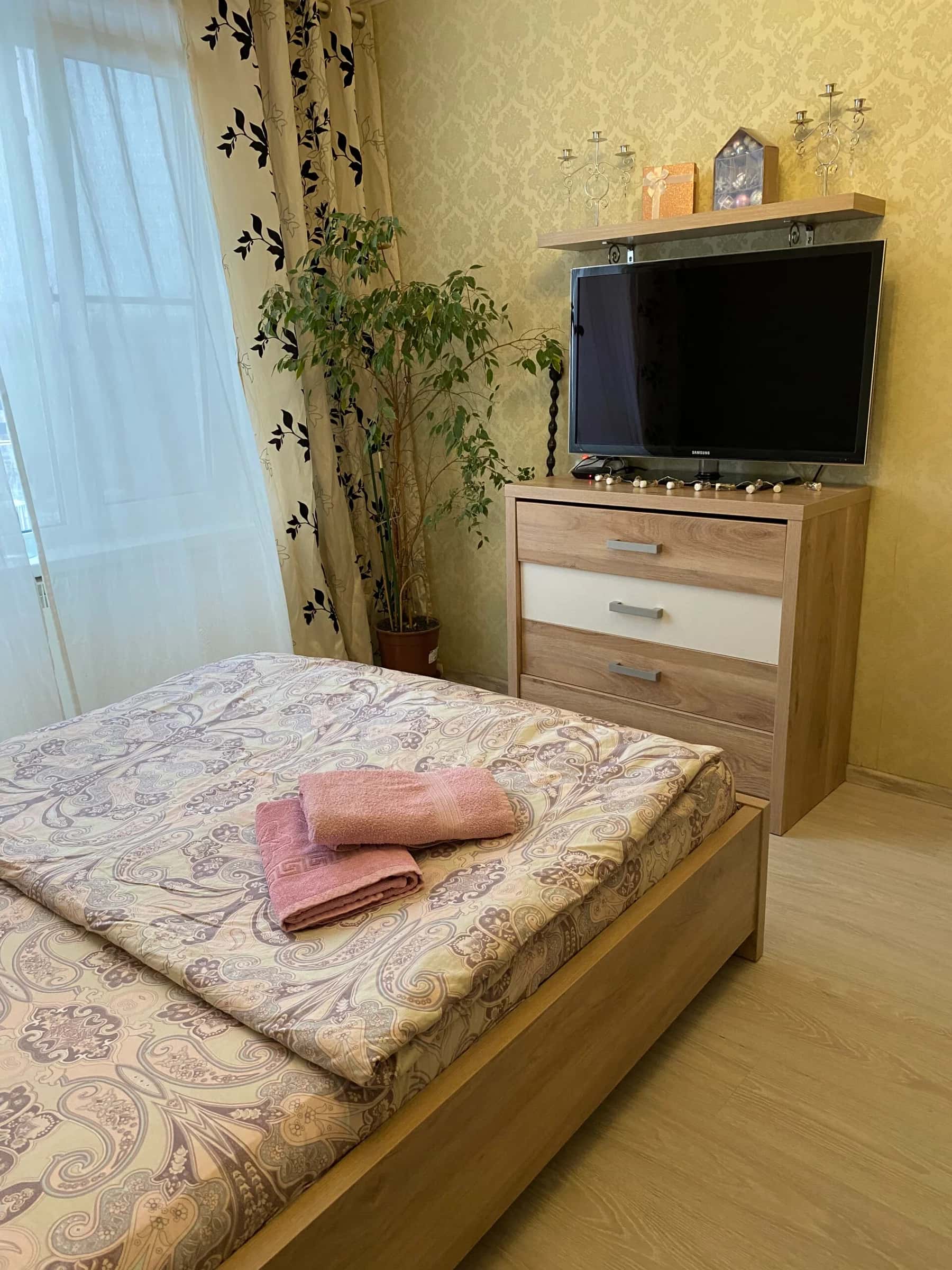 Снять квартиру на сутки у метро Сходненская — 1 минута до метро (Химкинский бульвар, 14/1). 13