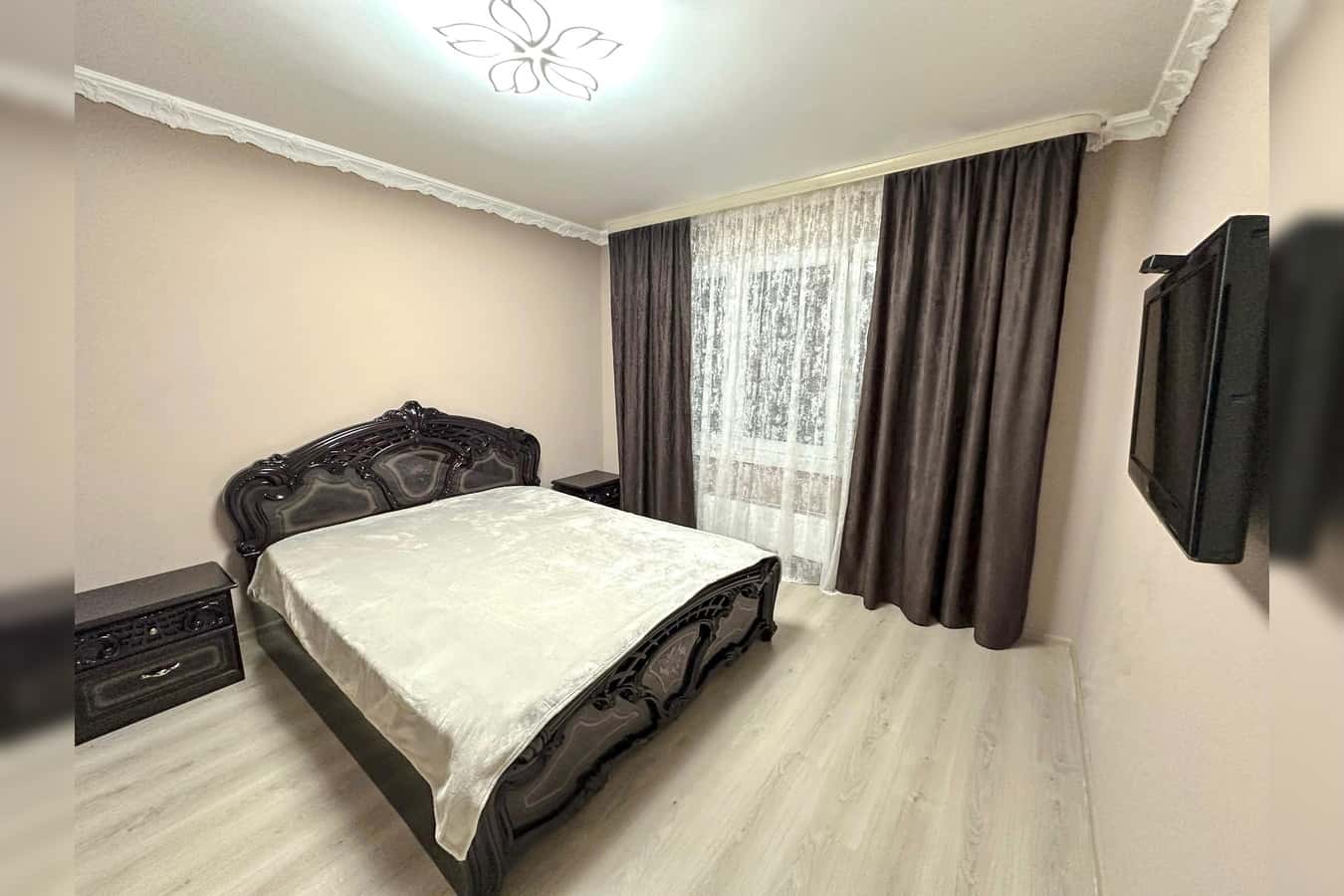 Ekaterinburg'da Kirovsky bölgesinde günlük kiralık daire - 2 odalı, Kirovsky — Rassvetnaya 8/2