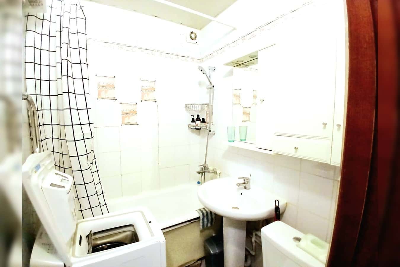 1-комн. квартира посуточно, этаж 1 из 6 2