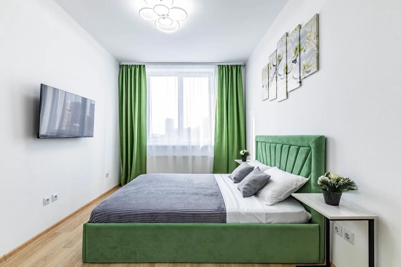 Снять 3-к квартиру в Екатеринбурге у Цирка и парка Зеленая Роща Посуточно