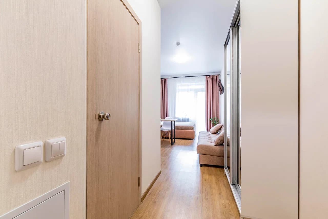 Снять квартиру-студию в Екатеринбурге у метро Чкаловская посуточно 1