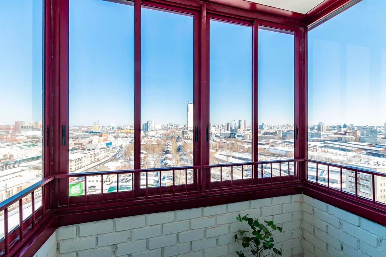 Снять студию в Екатеринбурге у ЖД Вокзала и метро Уральская Посуточно 0