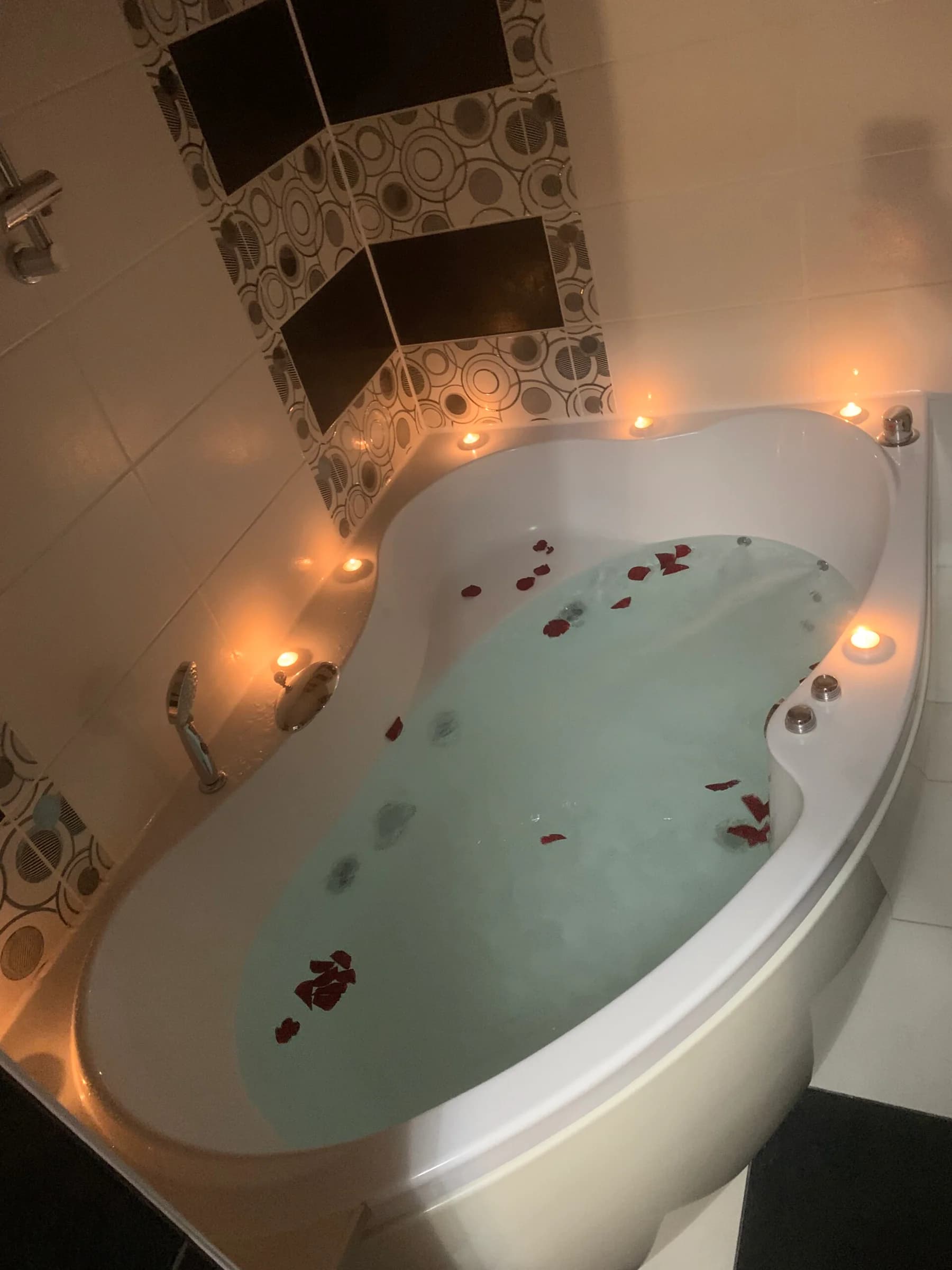 Снять двухкомнатную смарт-квартиру в Уфе с джакузи Посуточно