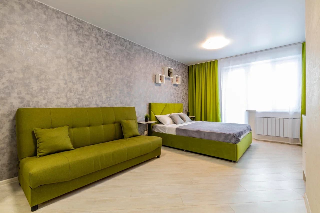 Снять квартиру-студию в Екатеринбурге рядом с аэропортом Кольцово посуточно