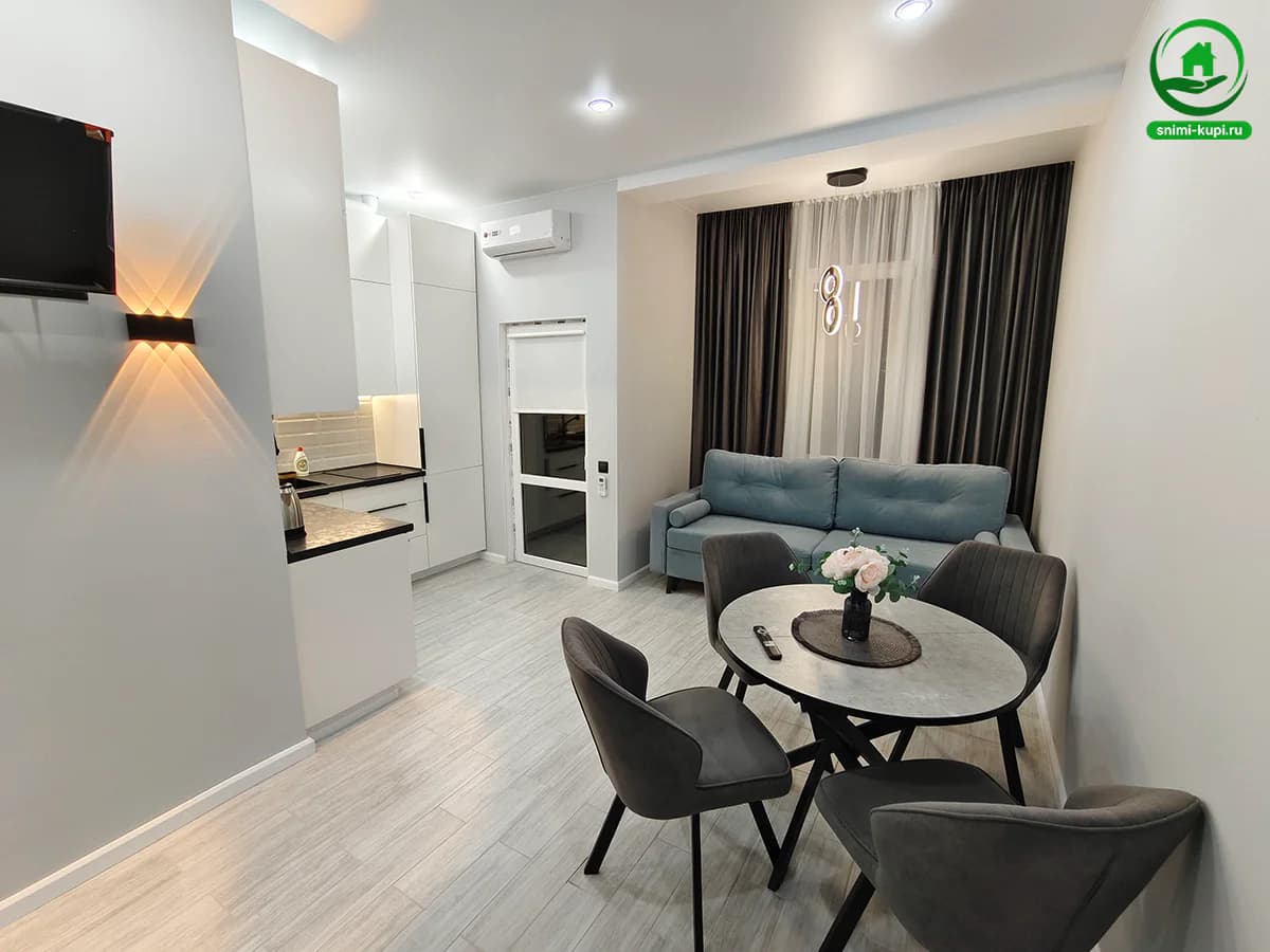 Снять посуточно студию в Севастополе у моря (Челнокова 48А)