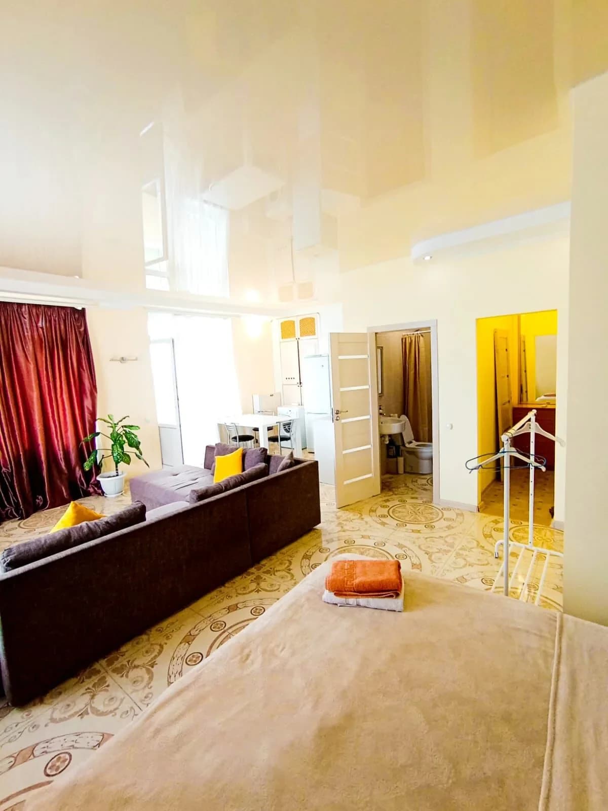 Снять квартиру посуточно в Севастополе у Медколледжа (Адмирала Октябрьского 13) 2