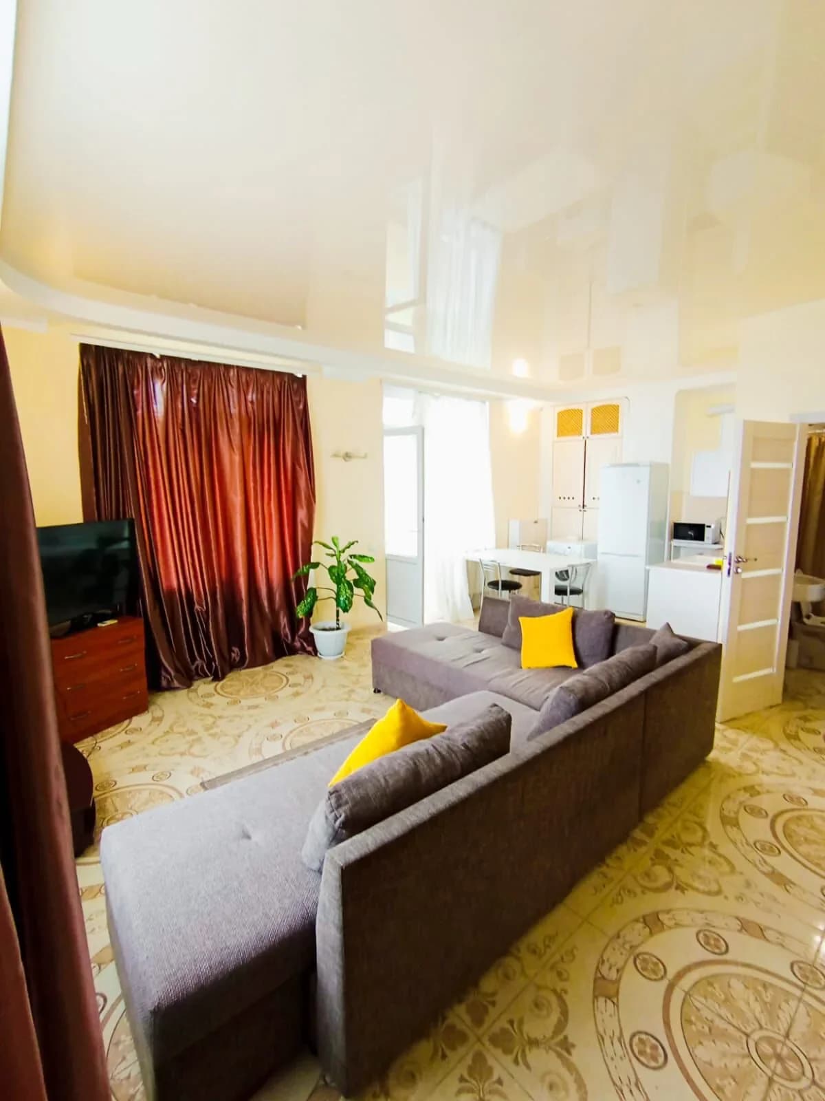 Снять квартиру посуточно в Севастополе у Медколледжа (Адмирала Октябрьского 13) 3