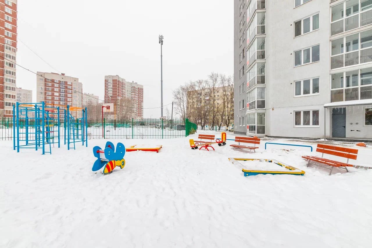 Снять квартиру-студию в Екатеринбурге у метро Проспект Космонавтов посуточно 1