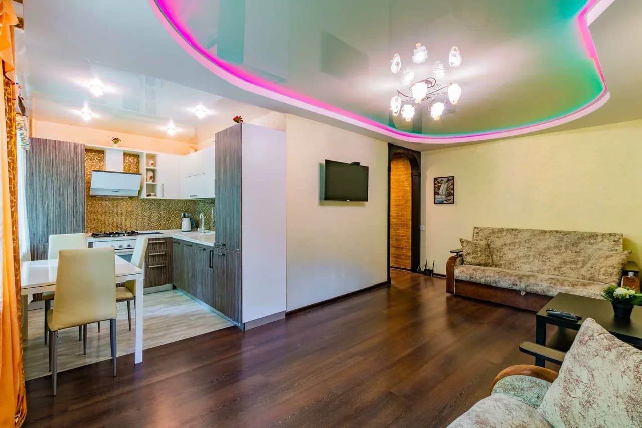 Аренда 2-к квартиры в Екатеринбурге, Центр, ул. Короленко 10 Посуточно