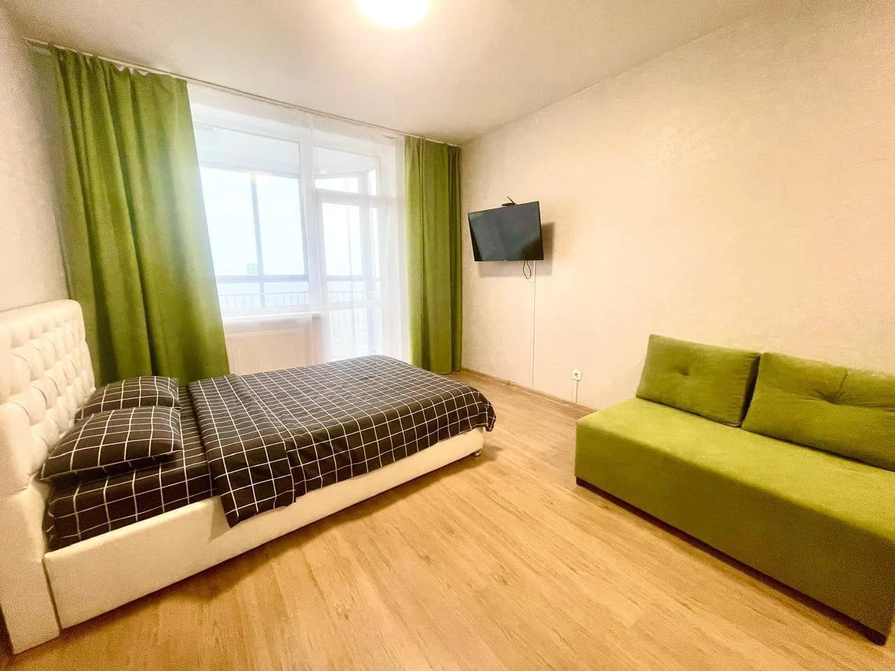 Аренда Квартиры-студии в Екатеринбурге, мкр. Втузгородок, рядом с ТРК «КомсоМОЛЛ» Посуточно 1