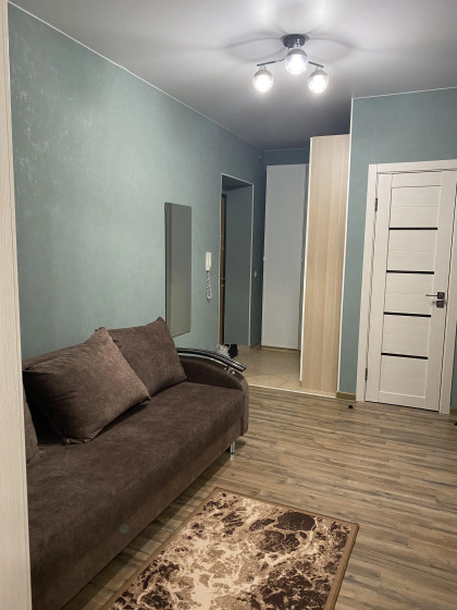 снять посуточно Двухкомнатнаю  квартиру на школе Мвд 5