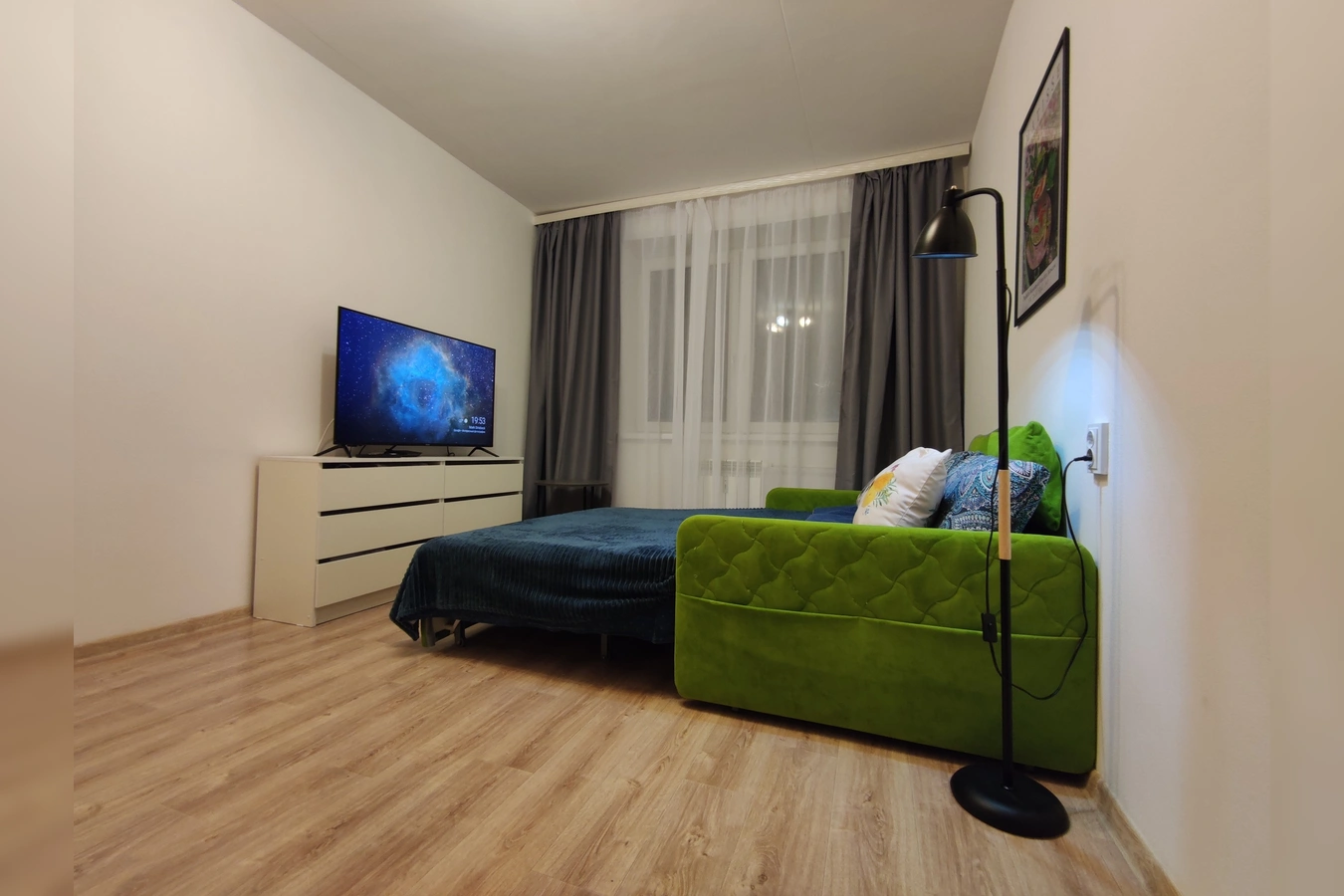 Снять студию посуточно в Ярославле — современный ЖК «Московский квартал». 8