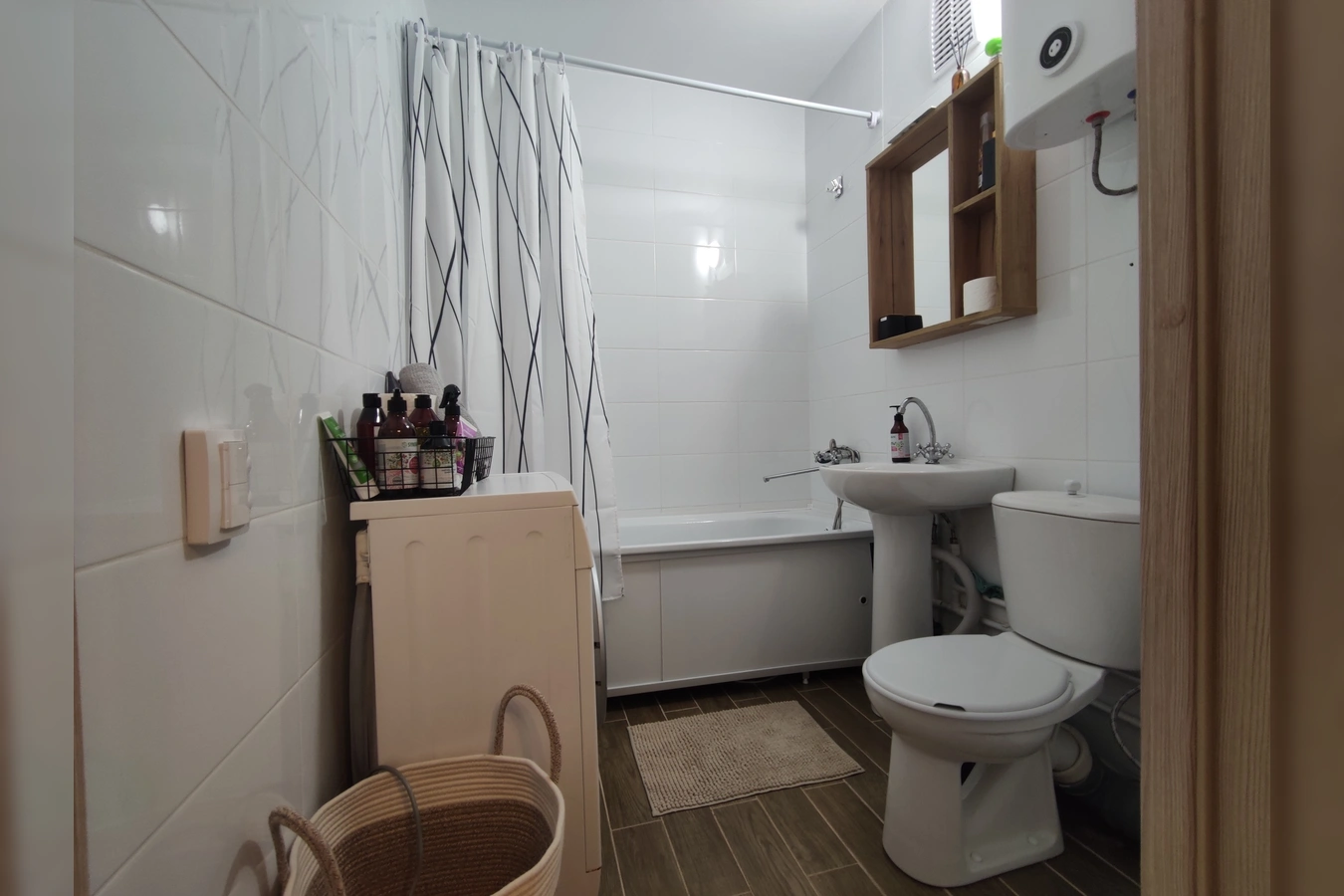 Снять студию посуточно в Ярославле — современный ЖК «Московский квартал». 11