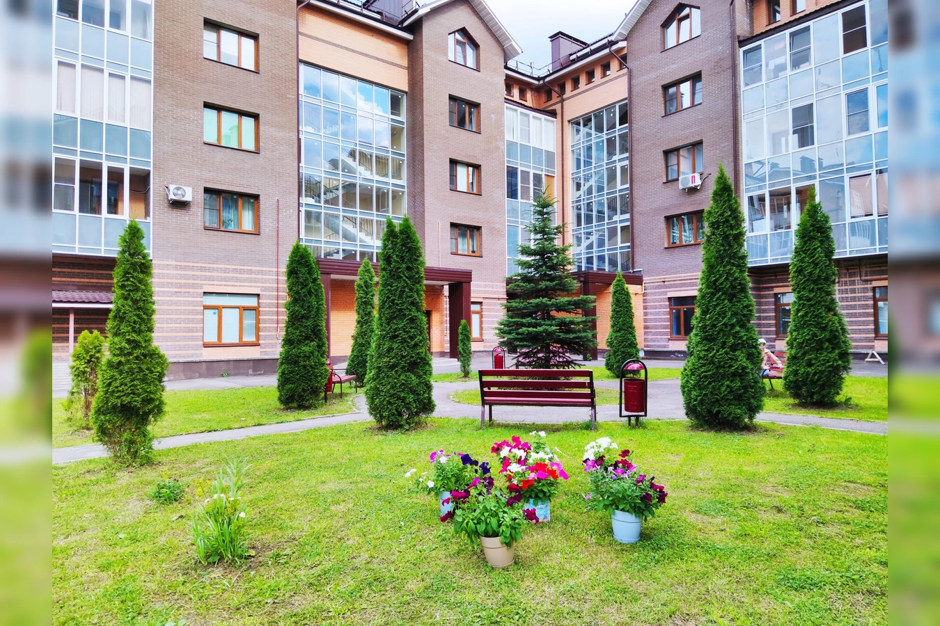 Снять квартиру посуточно в Ярославле у ГУОР по хоккею (1-я Веткинская ул., 3) 3