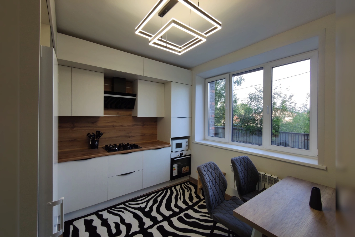 Снять квартиру посуточно в Ярославле у ГУОР по хоккею (1-я Веткинская ул., 3) 8