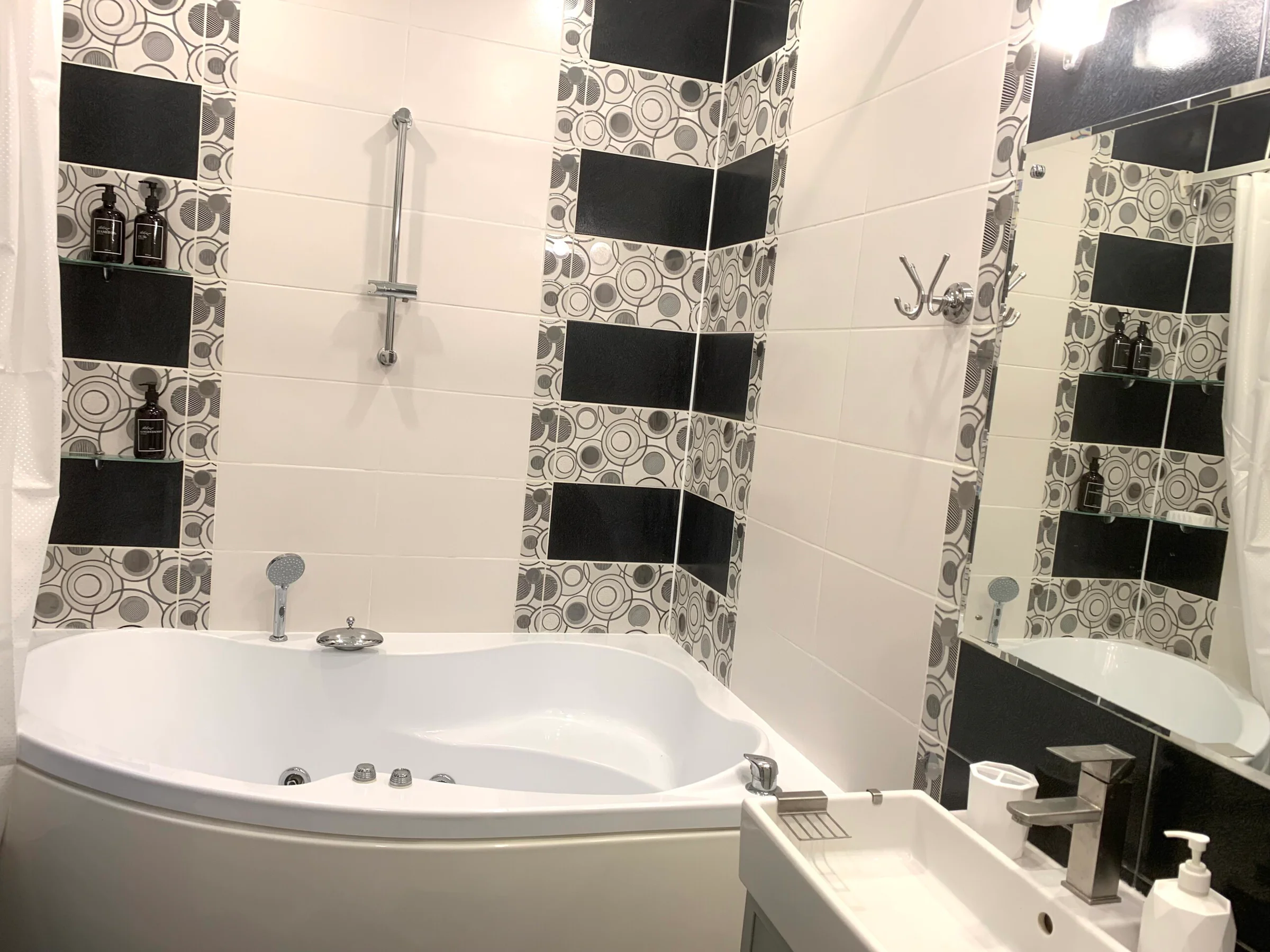 Снять двухкомнатную смарт-квартиру в Уфе с джакузи Посуточно 31