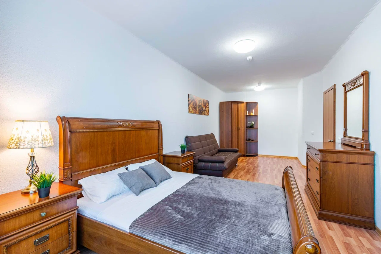 Снять 2-комнатную квартиру в Екатеринбурге у метро Чкаловская посуточно 3