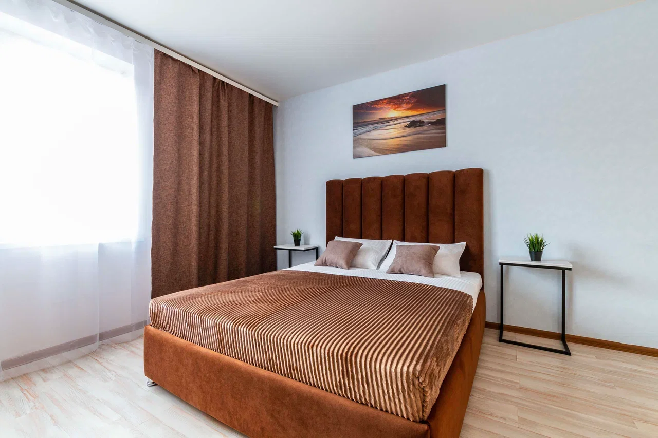 Снять квартиру-студию в Екатеринбурге у развязки Сибирского тракта посуточно 3