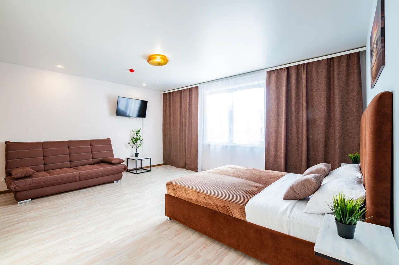 Снять квартиру-студию в Екатеринбурге у развязки Сибирского тракта посуточно 5