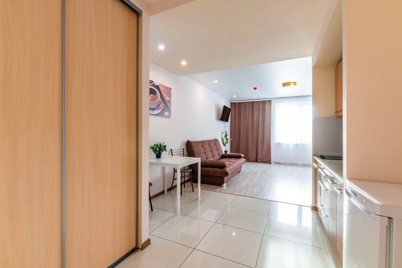 Снять квартиру-студию в Екатеринбурге у развязки Сибирского тракта посуточно 7