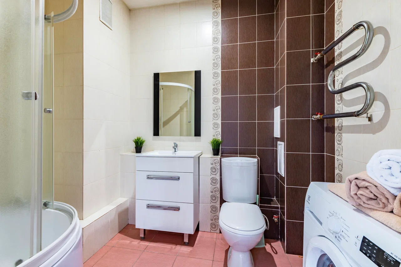 Снять квартиру-студию в Екатеринбурге у развязки Сибирского тракта посуточно 8