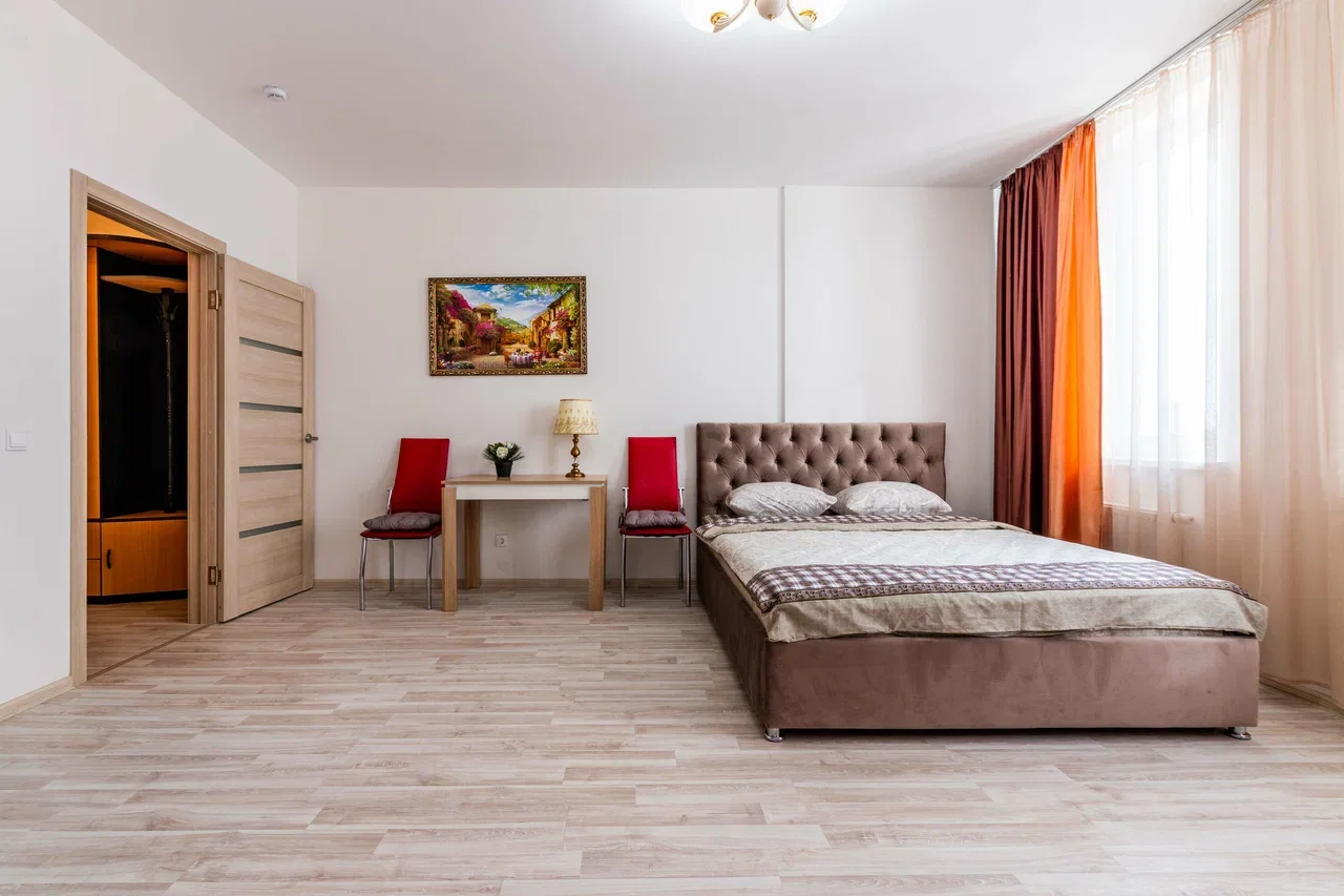 Снять квартиру-студию в Екатеринбурге на ул. Крестинского посуточно 2