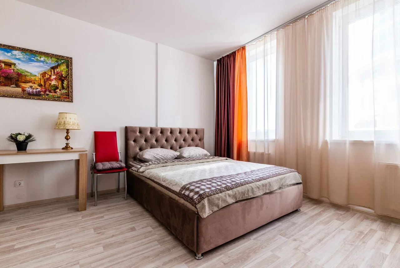 Снять квартиру-студию в Екатеринбурге на ул. Крестинского посуточно 3