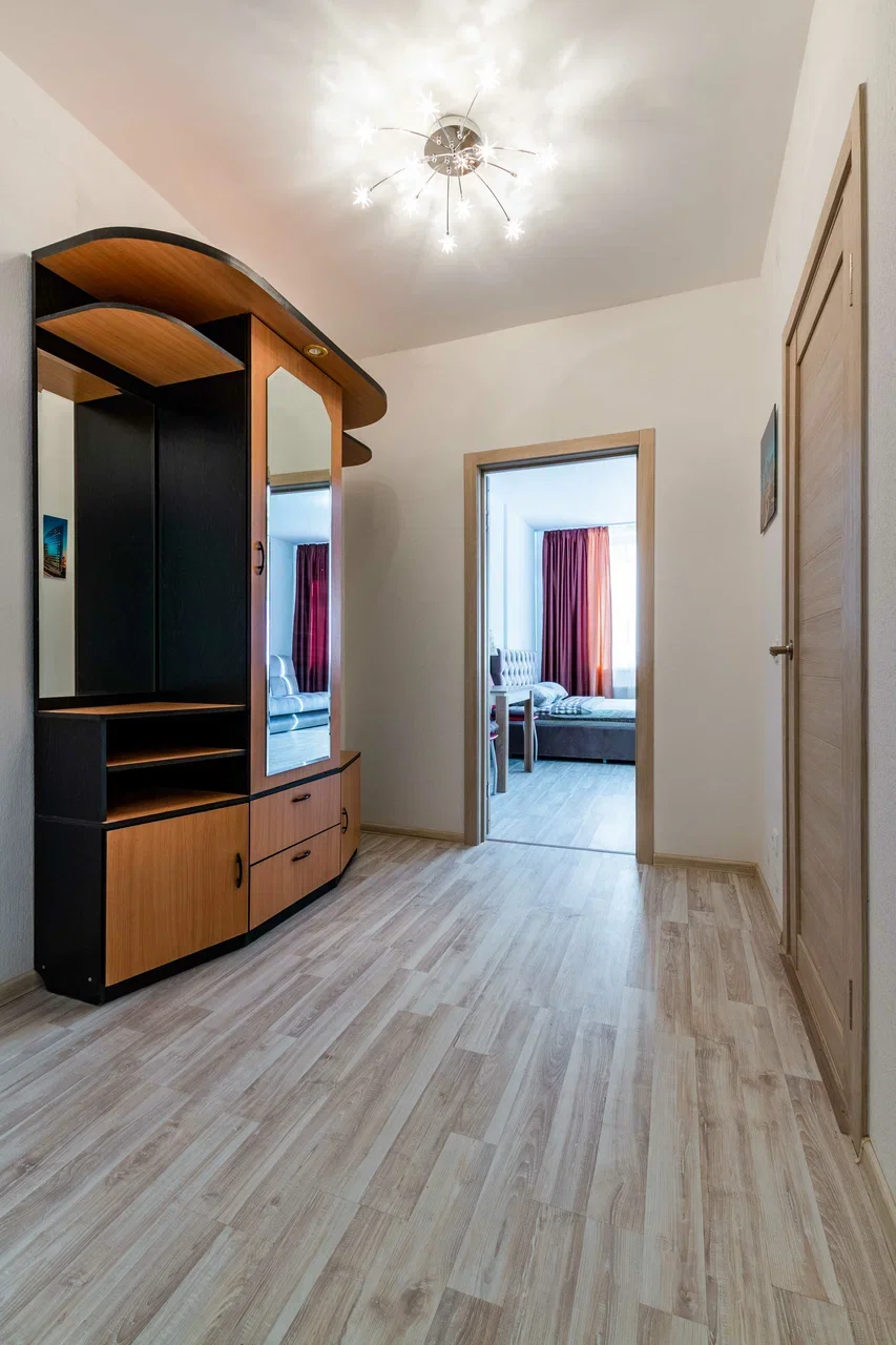 Снять квартиру-студию в Екатеринбурге на ул. Крестинского посуточно 8