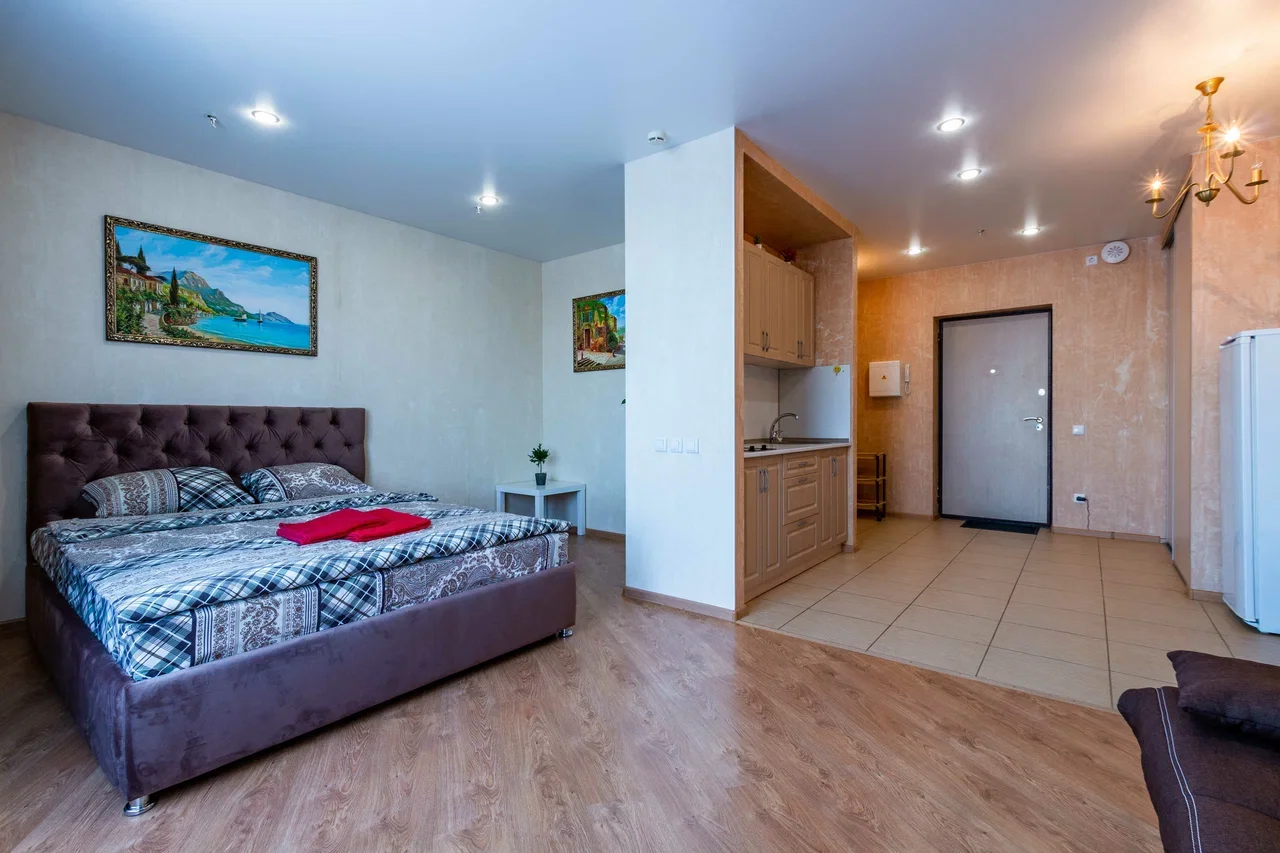 Снять квартиру-студию в Екатеринбурге у бизнес-центра Квартал посуточно