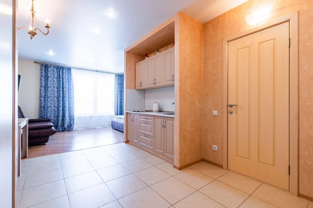 Снять квартиру-студию в Екатеринбурге у бизнес-центра Квартал посуточно 2