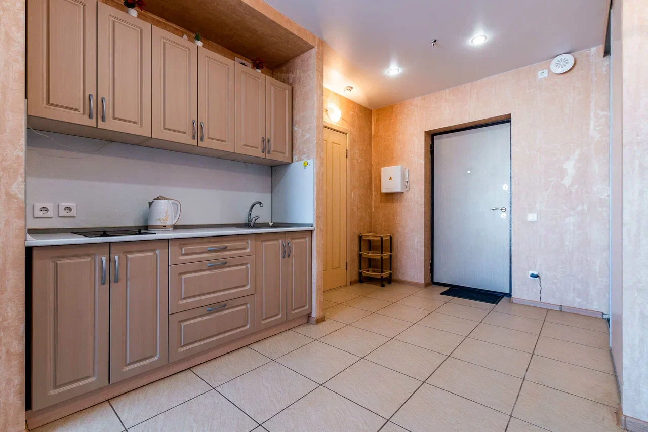 Снять квартиру-студию в Екатеринбурге у бизнес-центра Квартал посуточно 3